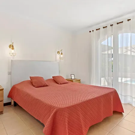 80m² Dans Piscine Apartmán