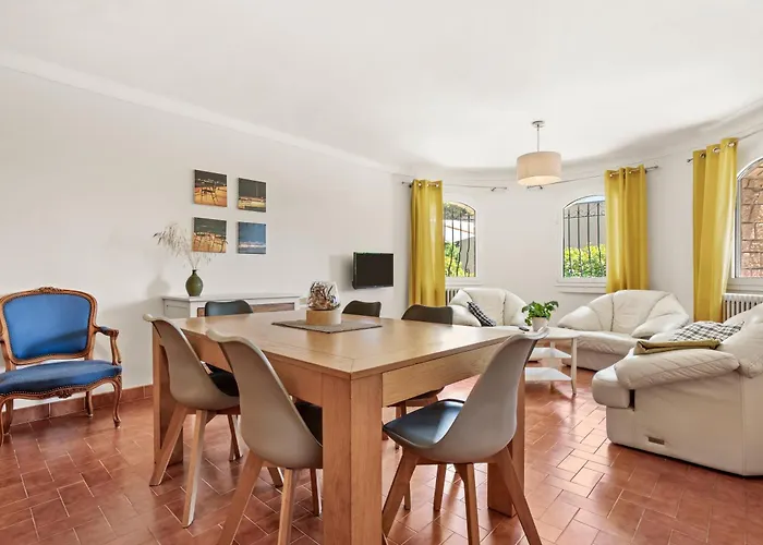 80m² Dans Piscine Lägenhet *