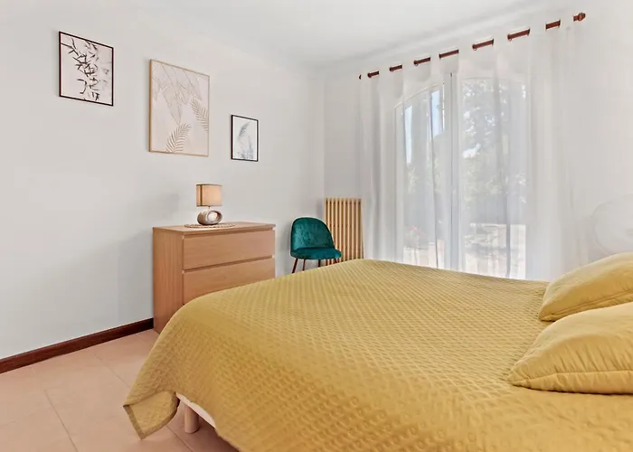80m² Dans Piscine * Fréjus